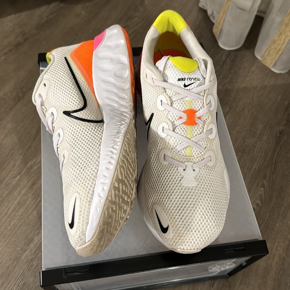 Nike Renew. Size:10. Lightly worn - Picture 5 of 5